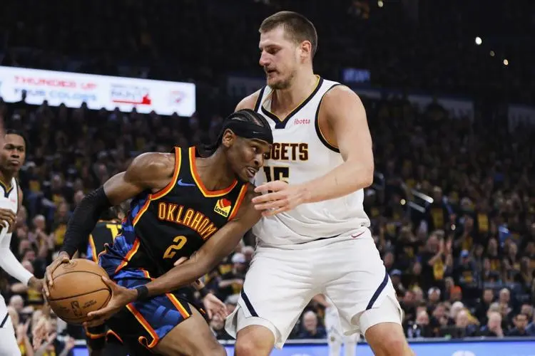 42-points-22-rebonds-et-une-victoire-au-buzzer-jokic-et-gordon-font-plier-le-thunder.webp